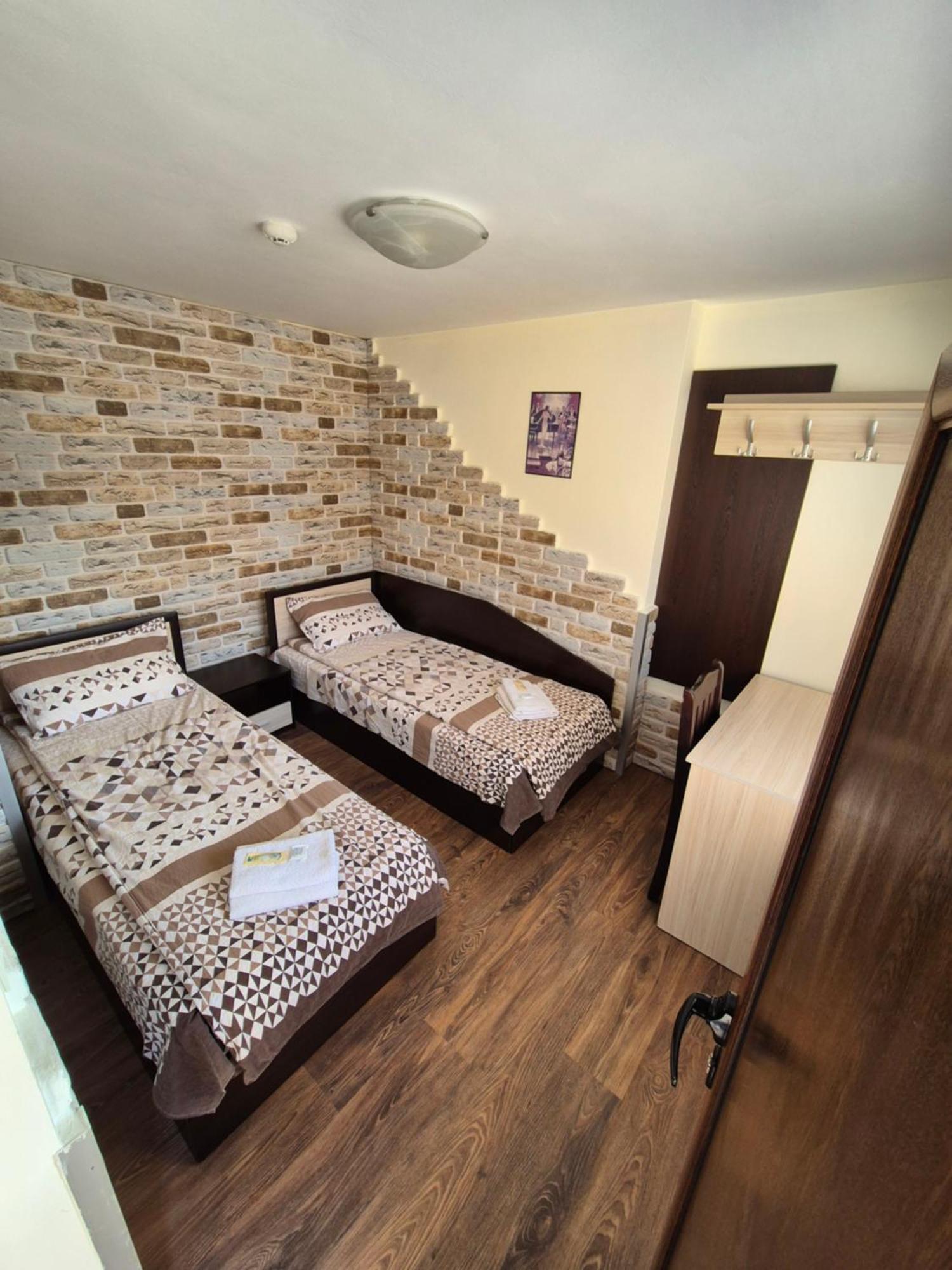 Divna Guest House Doszpat Kültér fotó